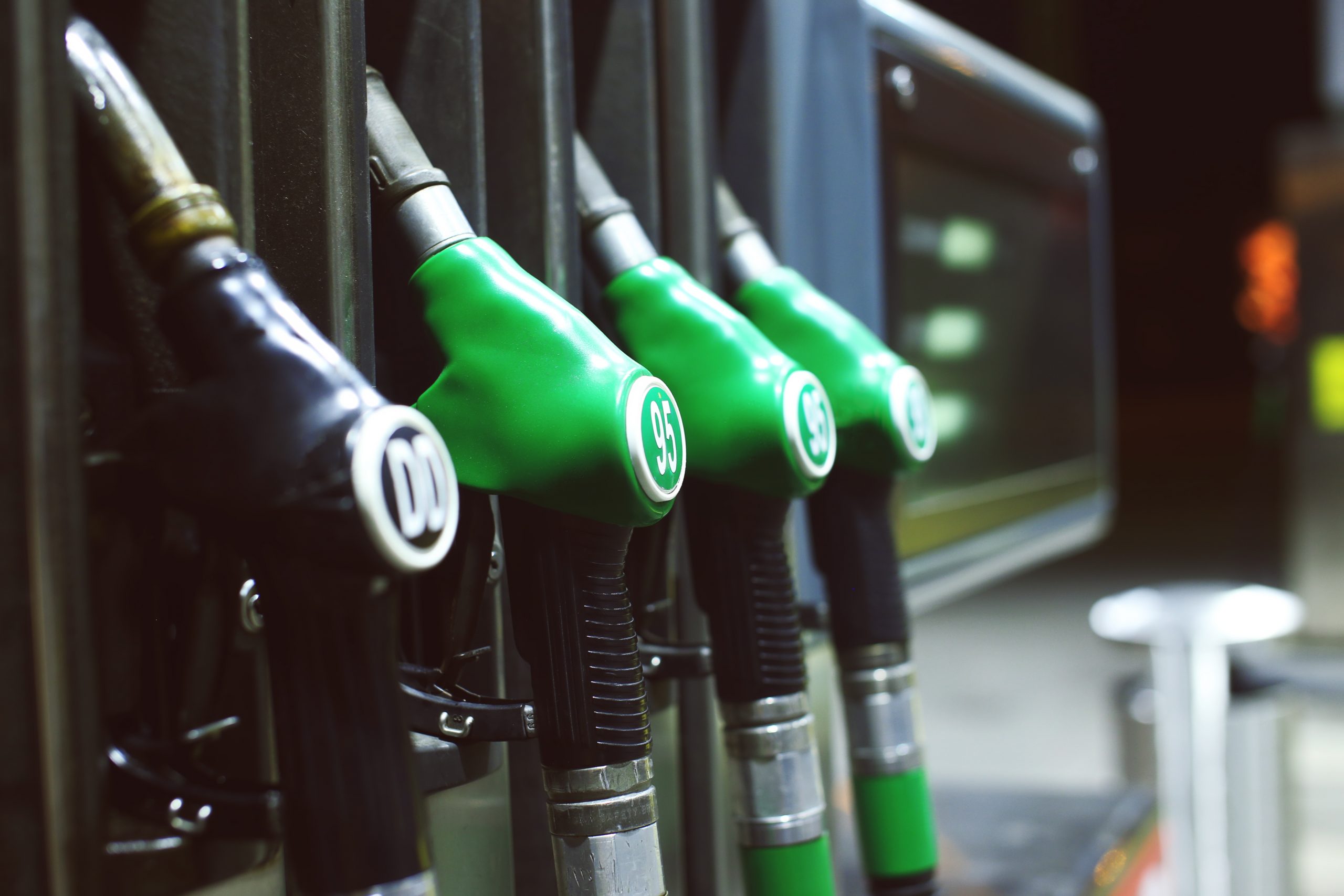 Lee más sobre el artículo Llenar el depósito de diésel o gasolina tendrá otro nuevo impuesto de Europa