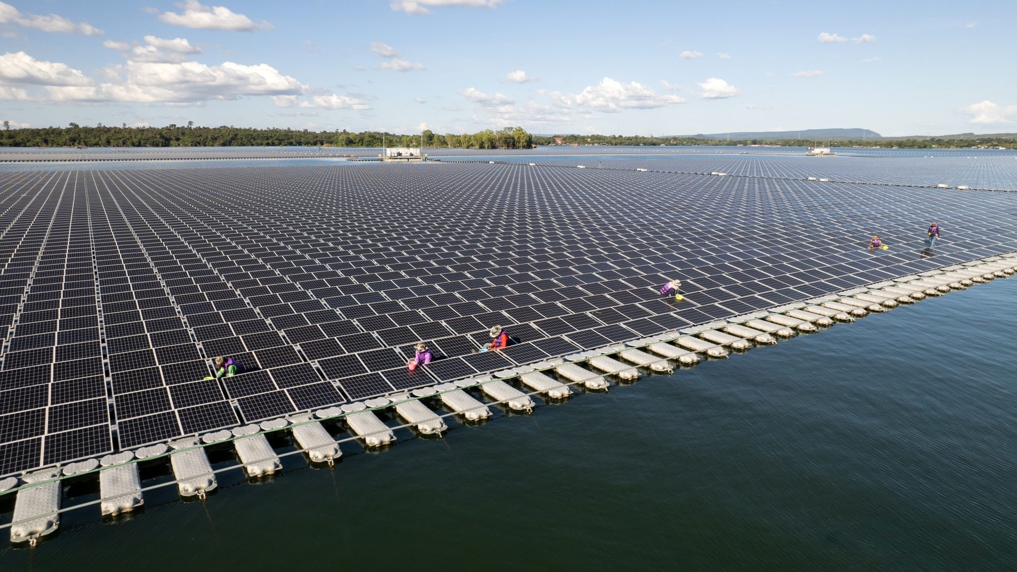 En este momento estás viendo Ya en marcha la granja solar flotante más grande del mundo