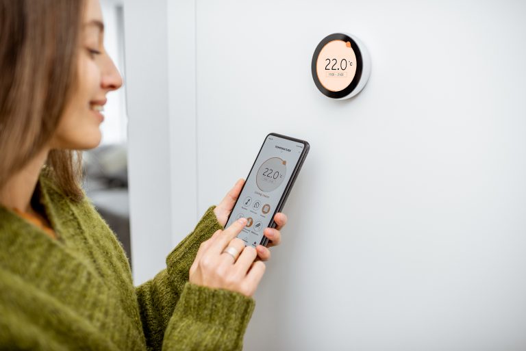 Busca termostatos inteligentes o apps de consumo de energía
