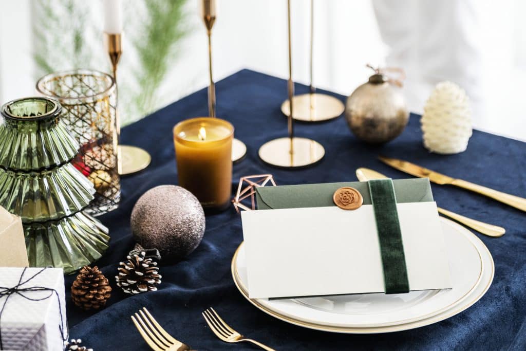 Sentados a la mesa de Navidad