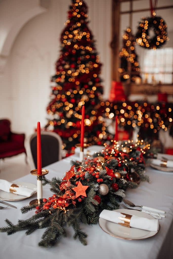 vajilla y cubertería mesa de Navidad