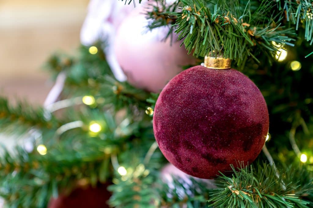 árbol-de-navidad-de-terciopelo-púrpura