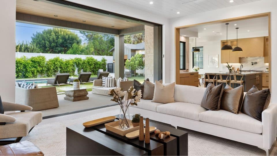 Muebles que cruzan la puerta