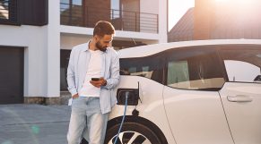 ¿Puede mi coche eléctrico servir de acumulador de energía en casa?