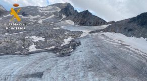 imagen-del-glaciar-del-aneto-donde-ya-ha-aflorado-el-hielo-duro