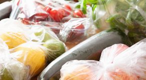 Plástico vegetal biodegradable y antimicrobios