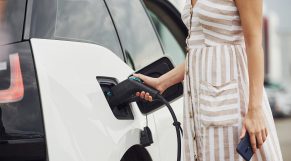 Acelerón del coche eléctrico: un 50% más de ventas en 2021
